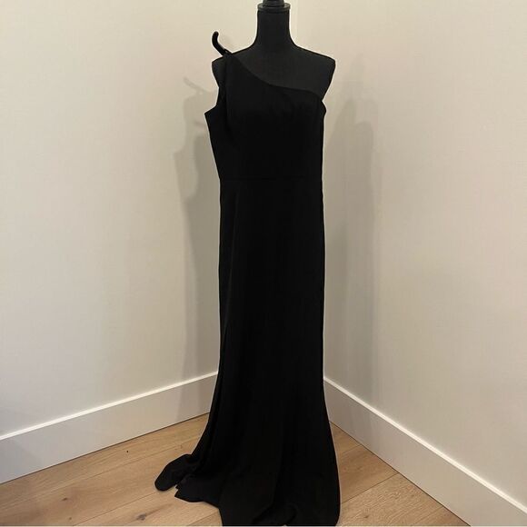 Dress the Population
Amy One-Shoulder Gown - Picture 7 of 12